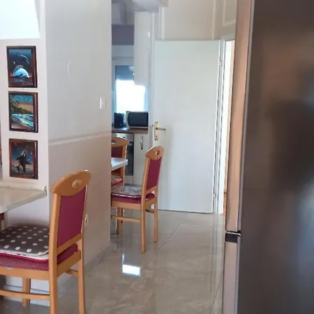 Ivo Apartament *