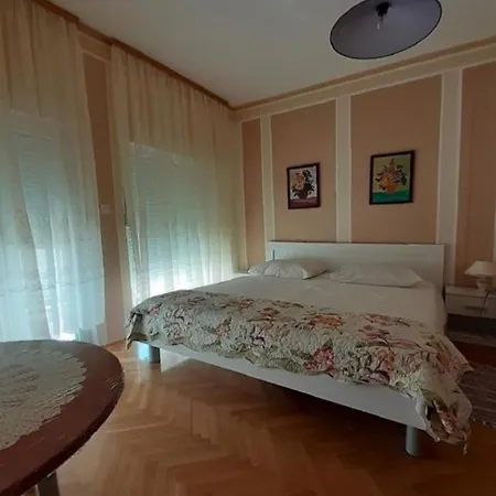 Ivo Apartament *
