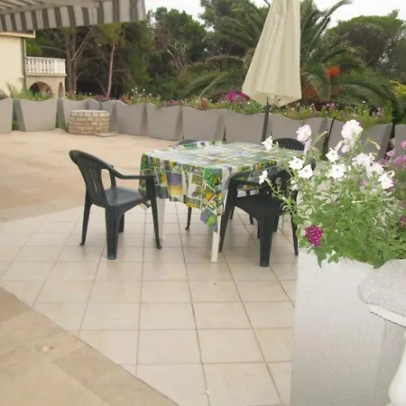 Apartament Ivo Vir